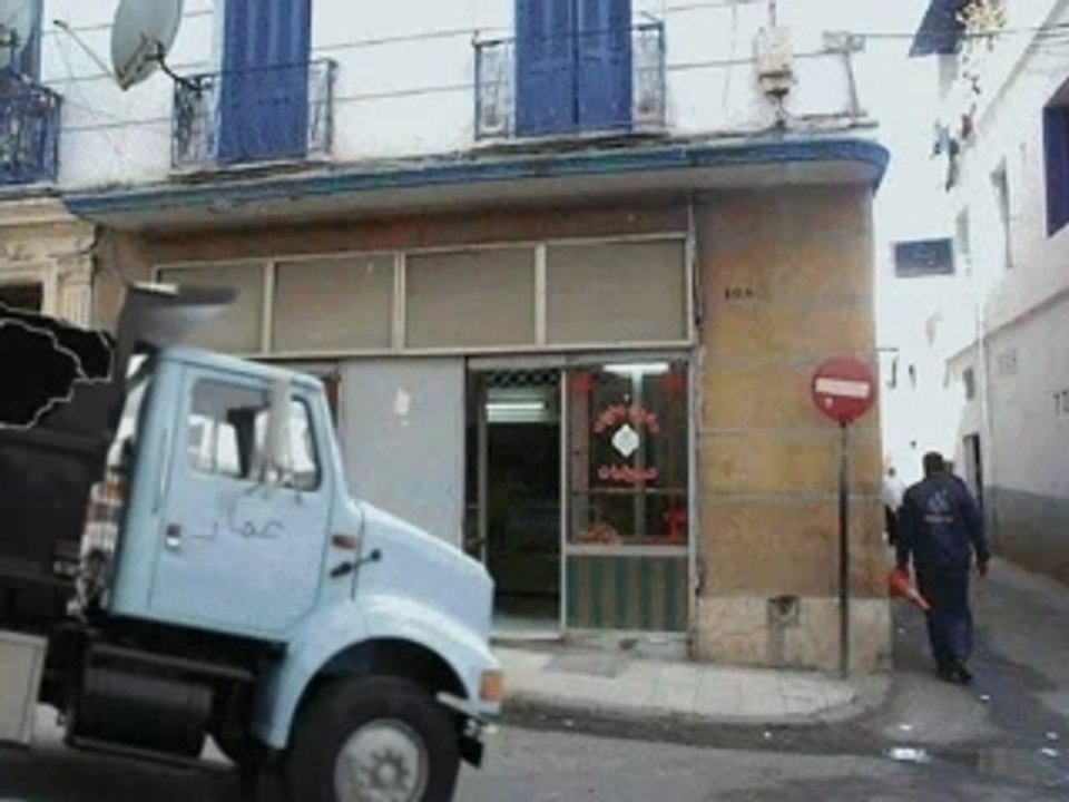 Un kamioun rafed tkabi