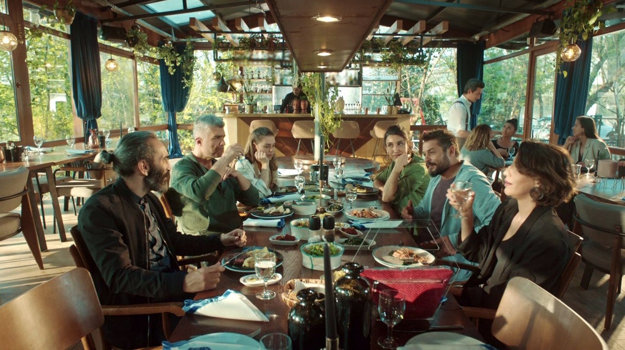 İstanbullu Gelin 82. Bölüm Gergin Yemek