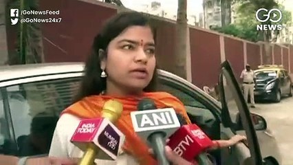 Lok Sabha Elections 2019 - Poonam Mahajan casts her vote