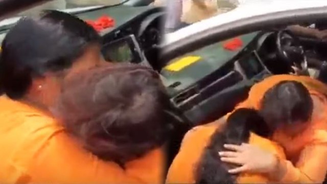 Sadhvi Pragya Singh Thakur Uma Bharti को गले लगकर रो पड़ी, Bhopal में हुई मुलाकात | वनइंडिया हिंदी