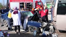 İşçileri Taşıyan Midibüs Otomobille Çarpıştı: 12 Yaralı