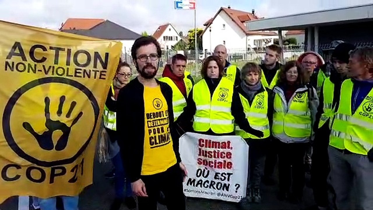 Wittelsheim: des militants d'Anv Cop21 convoqués à la gendarmerie pour avoir décroché le portrait de Macron