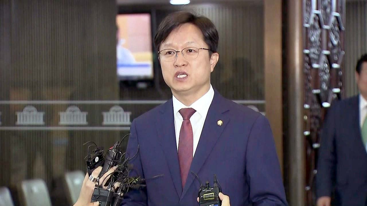 민주당, 의원총회 결과 브리핑…바른미래당 별도 공수처 법안 제안 논의 / YTN