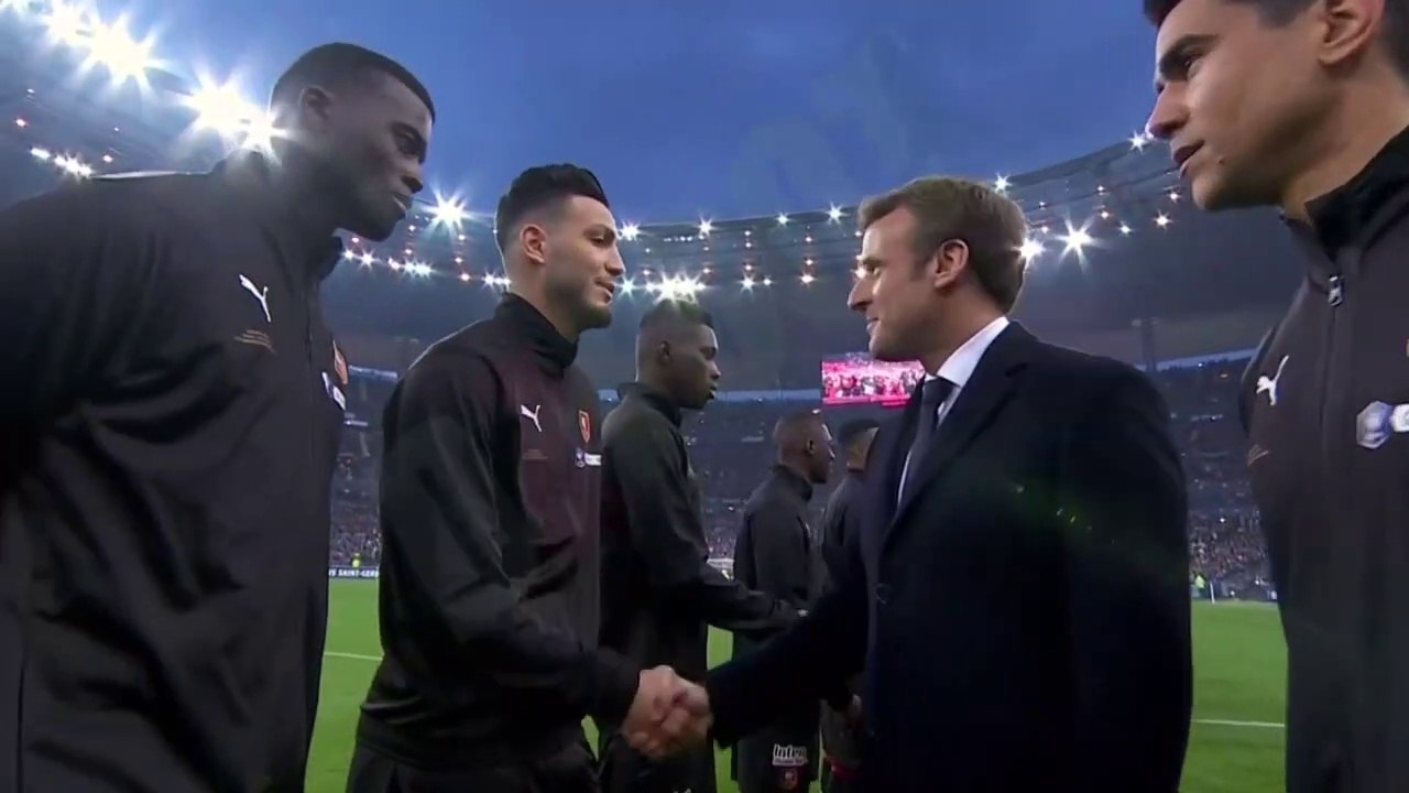 Bensebaini vs PSG
