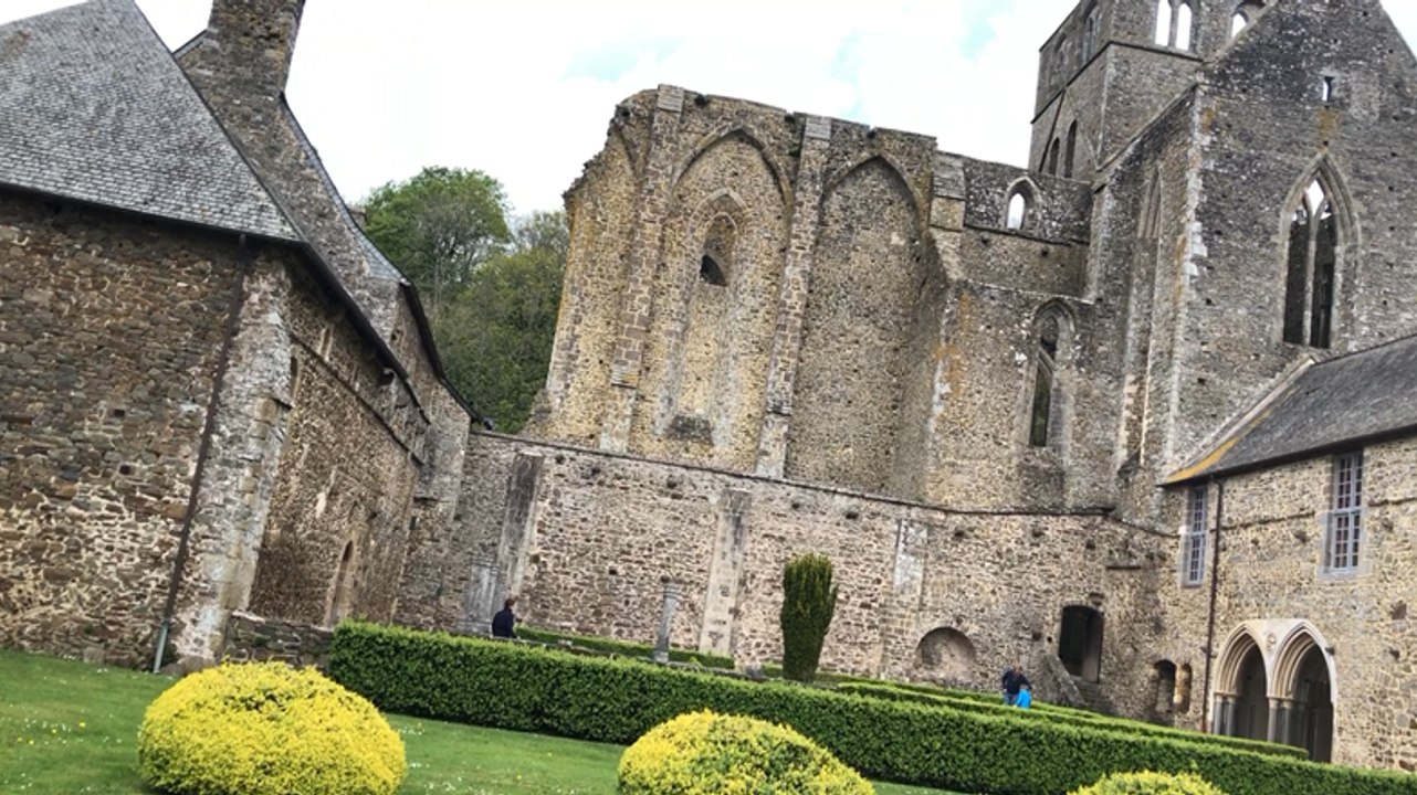 Le prix Môm’art remis officiellement à l’abbaye d’Hambye