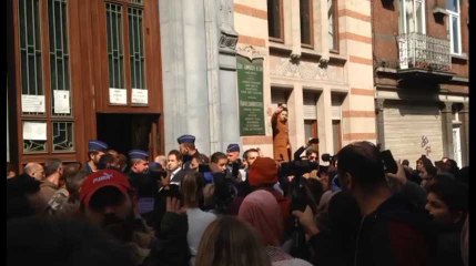 Environ 200 manifestants devant l'École n°1 de Schaerbeek après des soupçons de pédophilie