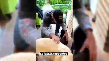 El tierno recibimiento de Ana Fernández y Adrián al llegar de viaje