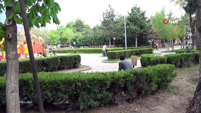 Polis, Çöpçü ve Bahçıvan Kılığına Girip Dolandırıcıyı Yakaladı