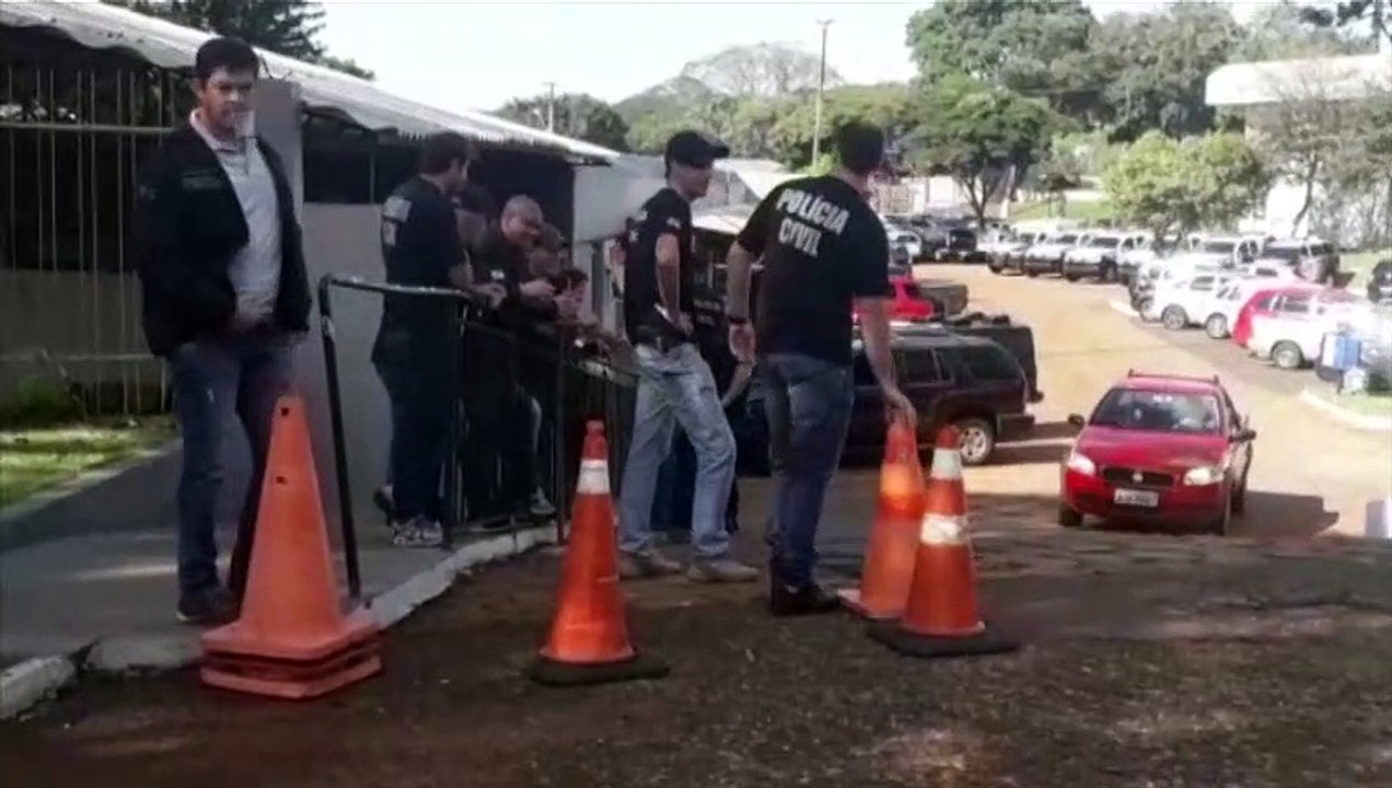 Paralisação: Policiais civis se mobilizam na entrada da 15ª SDP