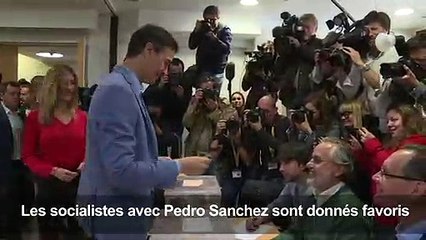 Espagne: Sanchez donné favori, l'extrême droite en embuscade