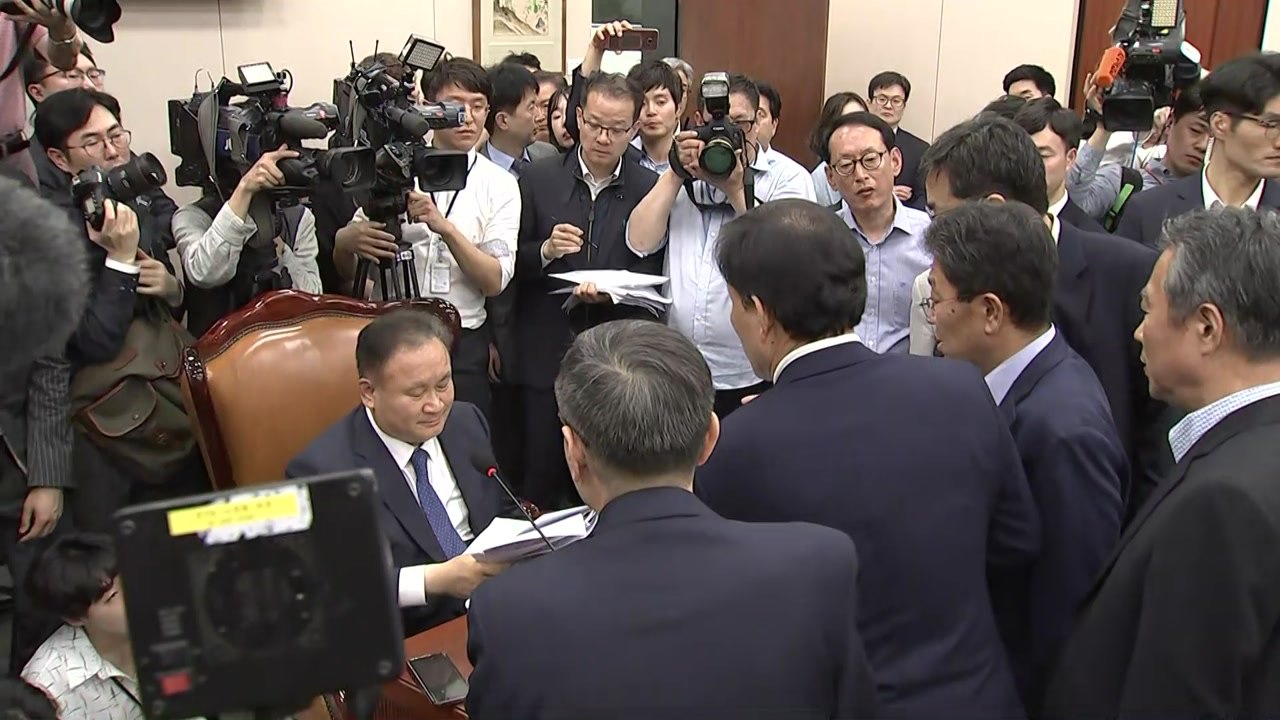 [현장영상] "표결 부치겠다" 발언에 한국당 강력 반발 / YTN