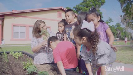 Gardening Gives the Kids of Migrant Workers a Head Start