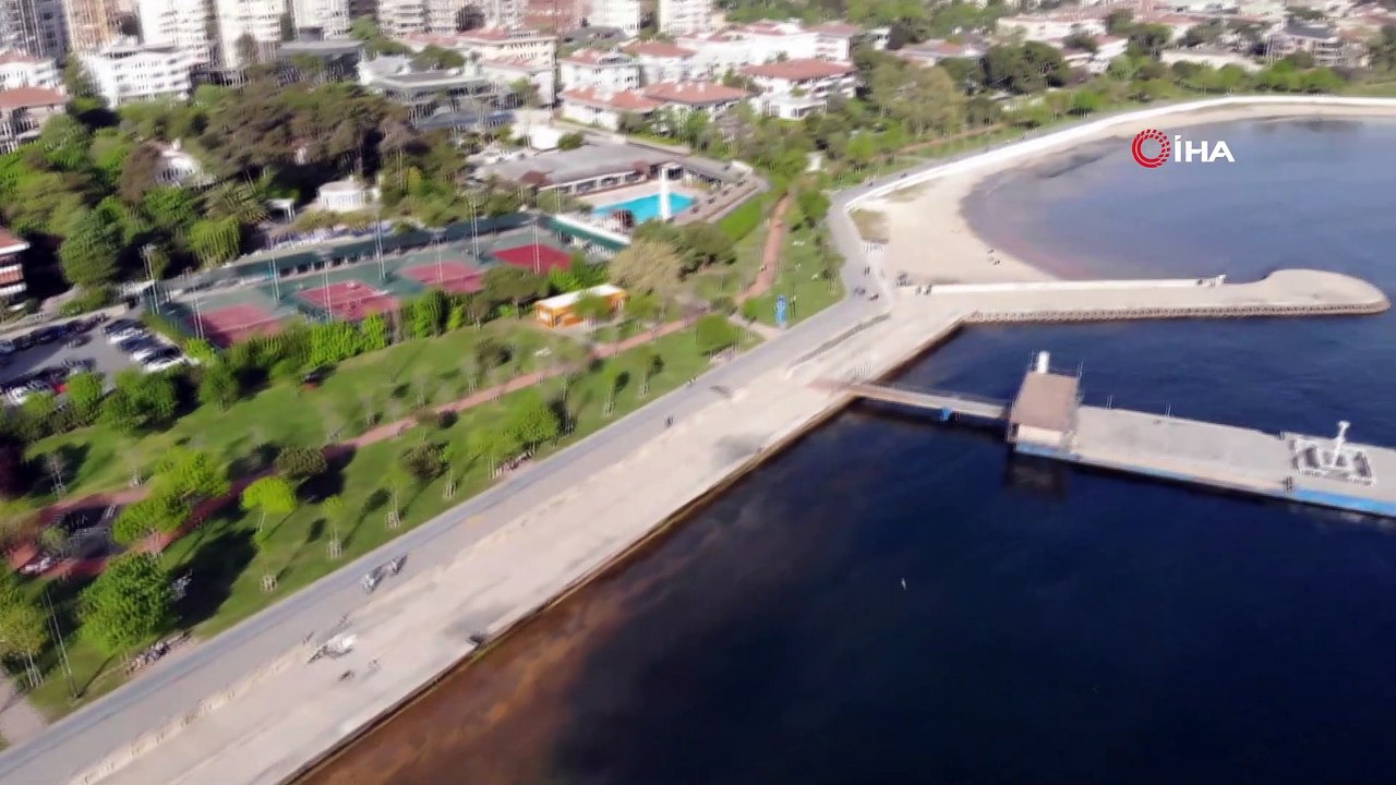 Kadıköy sahilinde turuncuya bürünen deniz havadan görüntülendi