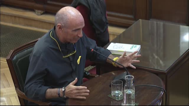 Lluís Llach protesta por las preguntas de Vox como homosexual independentista en el juicio del 'procés'