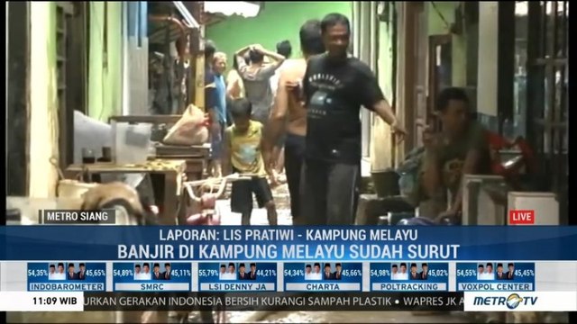 Banjir Surut, Warga Kampung Melayu Mulai Bersihkan Rumah