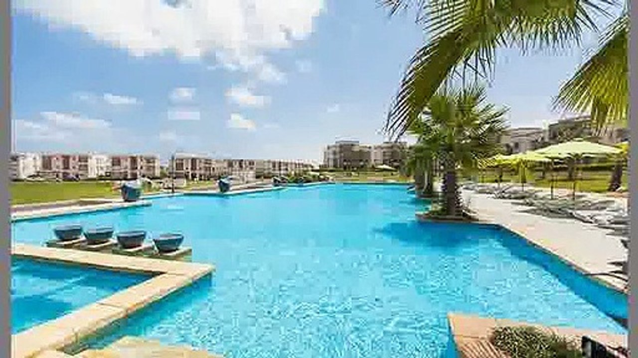 شالية مطل على حمام السباحة للبيع فى امواج سيدى عبد الرحمن