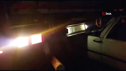 Otomobiliyle seyir halindeki tırın altına girdi: 2 yaralı