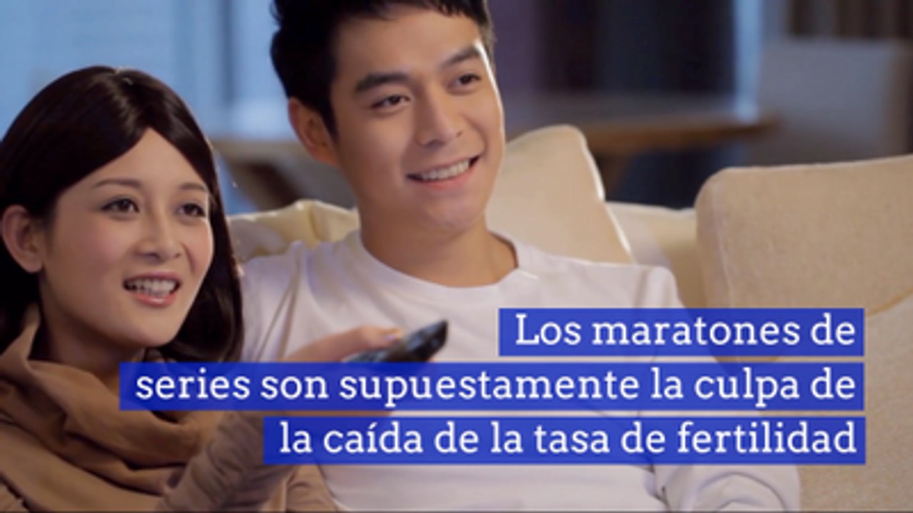Los maratones de series son supuestamente la culpa de la caída de la tasa de fertilidad