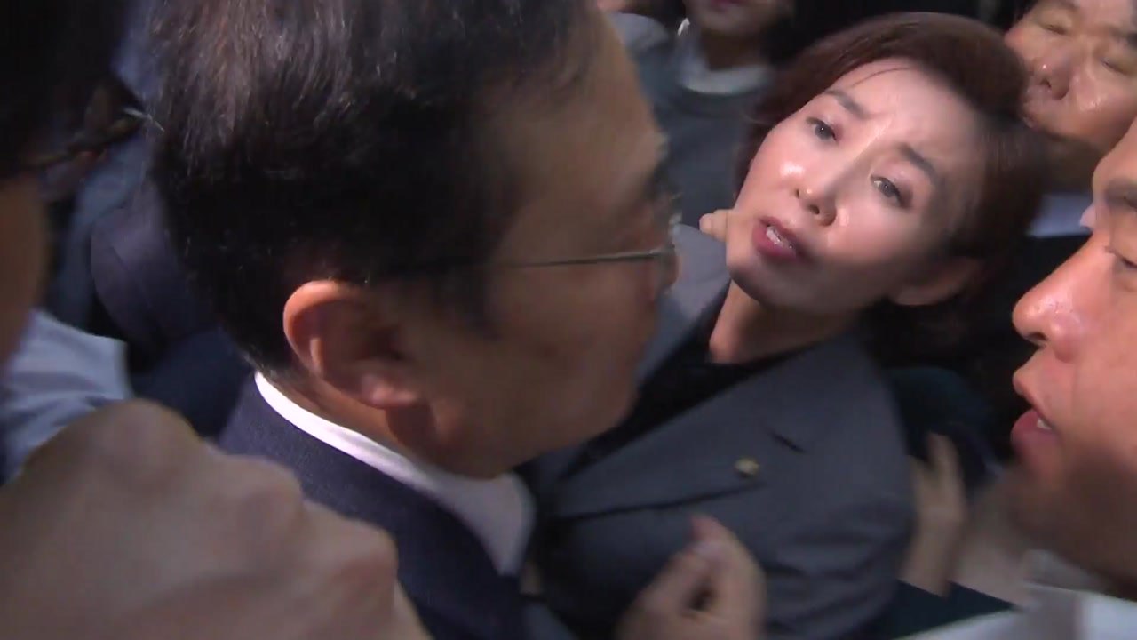 패스트트랙 관문 통과...한국당 "좌파 독재 맞서 싸울 것" / YTN