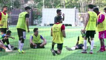 Ranbir Kapoor Plays Football At Juhu