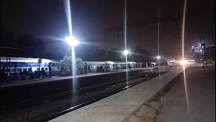 PASCHIM EXPRESS Meet GATIMAAN EXPRESS