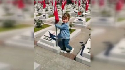 3 yaşındaki minik İsmail’in bayrak ve şehit sevgisi görenleri duygulandırıyor