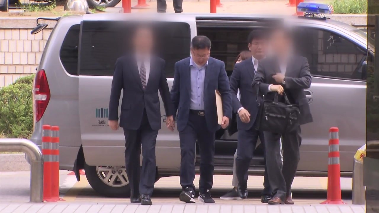 '정치 개입·불법사찰' 경찰 치안감 2명 영장 심사 / YTN