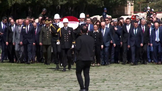 Ticaret Bakanı Ruhsar Pekcan, Ticaret Müşavirleri'yle Anıtkabir'i ziyaret etti