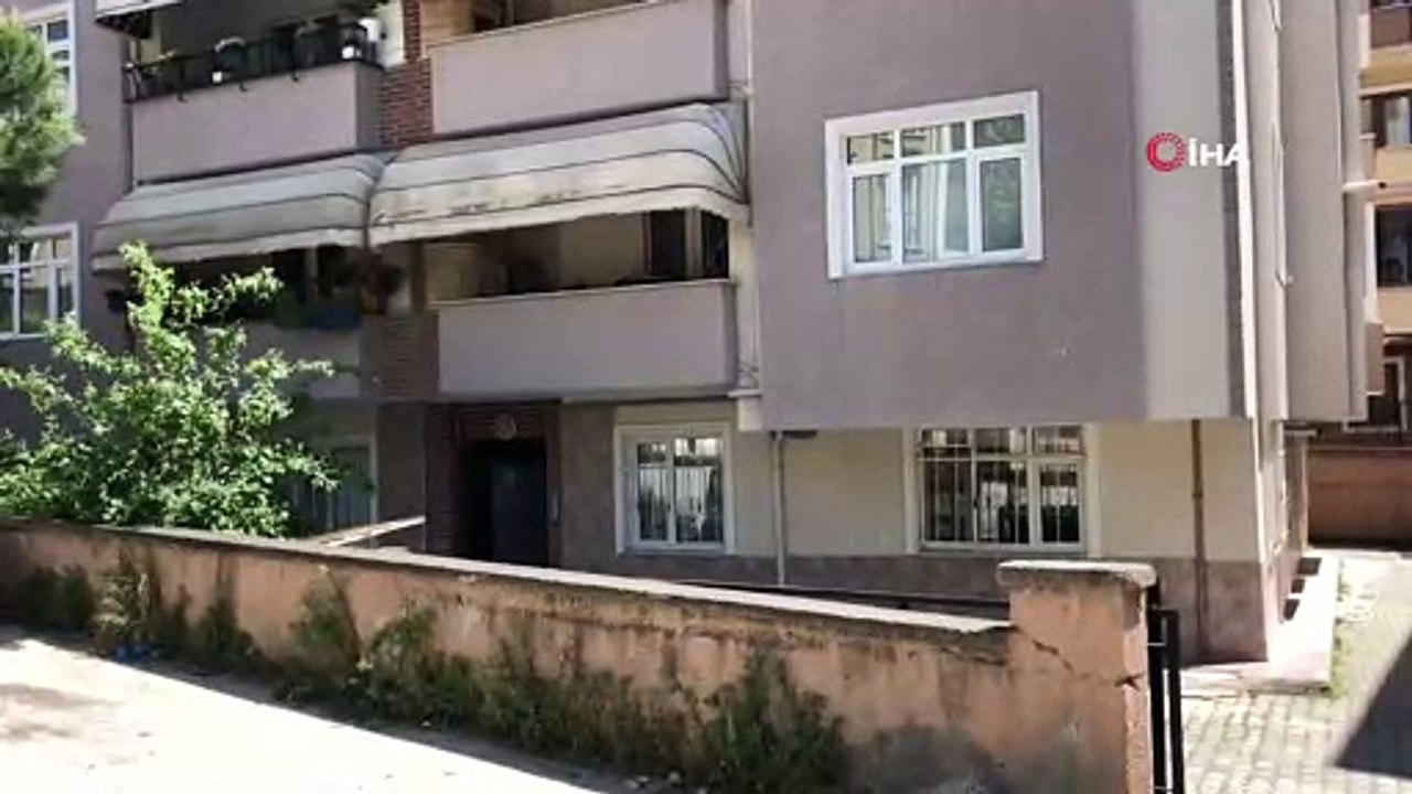 Sevdiği kadını istemeyen anne ve babasını, kız kardeşlerinin gözü önünde öldürdü- Anne ve babasını tabanca ile öldüren şahıs gözaltına alındı- Feci şekilde can veren anne ve baba hastaneye kaldırıldı