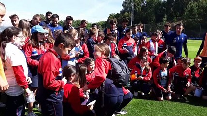 Alumnos del Colegio Apóstol de Ponteareas Visitan el Entrenamiento del Celta