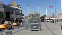 Taksim Meydanı'na Bariyerler Yerleştiriliyor