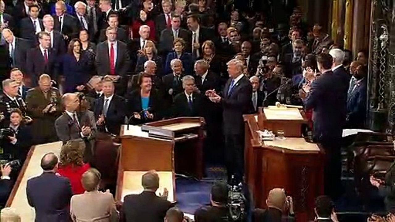 Warum verklagt Trump die Deutsche Bank?