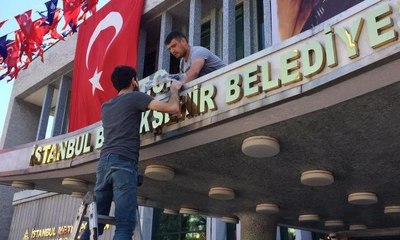 İBB binasına "T.C." ibaresi eklendi