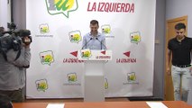 Maíllo conversa con periodistas en la sede de IU Andalucía