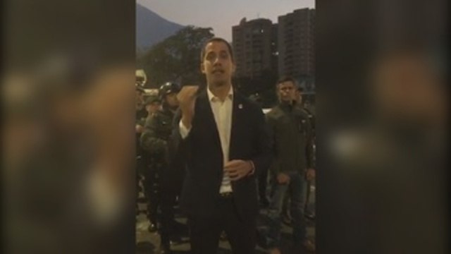 Guaidó anuncia que militares dieron de una vez el paso para unirse a él
