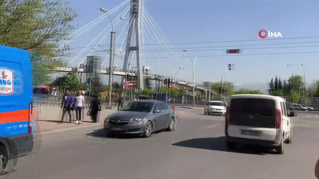 Kız kardeşlerinin gözü önünde anne ve babasını öldüren şahıs adliyeye sevk edildi