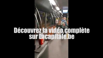 Il brise la vitre d’un bus pour s’échapper