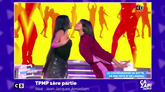 Le baiser de Shy'm et Mia Frye en direct