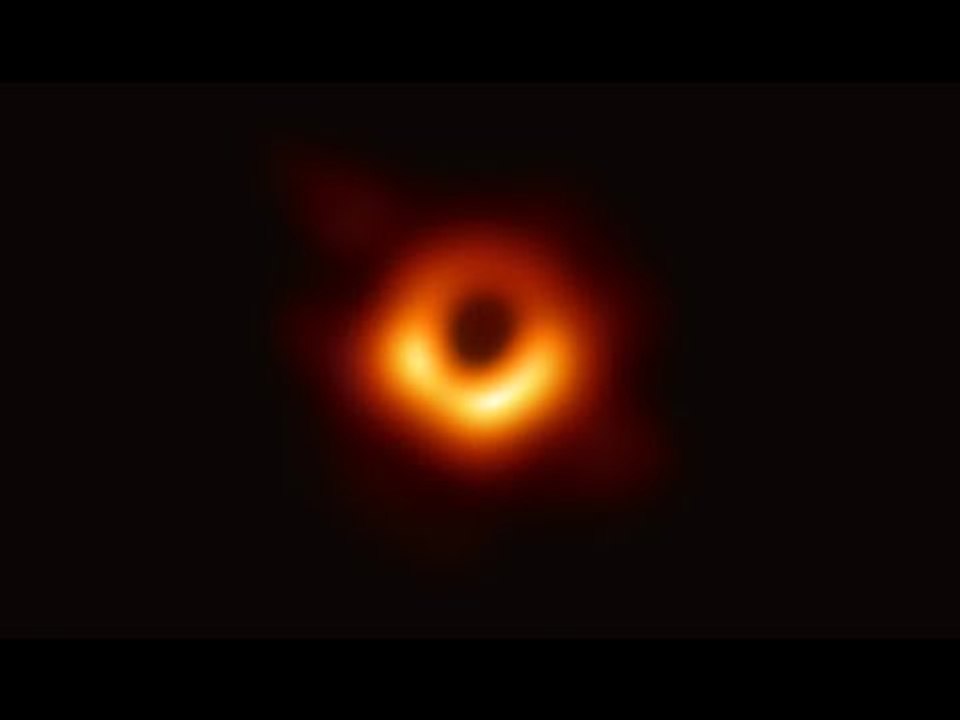 Captan la primera imagen de un agujero negro