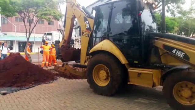 Começa instalação de lixeiras subterrâneas na Avenida Brasil