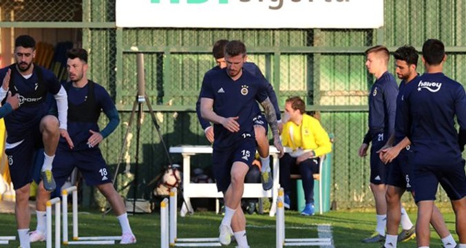 Serdar Aziz Takımla Çalışmalara Başladı