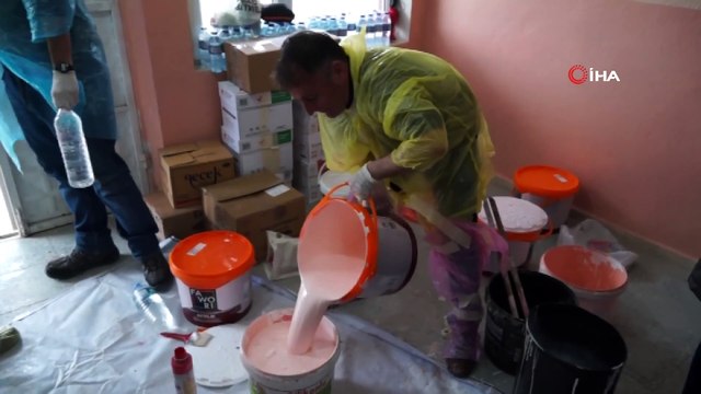 Üniversite Öğrencileri Ankara’dan Gelip Köy Okulunu Boyadı