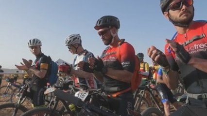 El silencio invade el desierto por la muerte de Fernando Civera en la Titan Desert