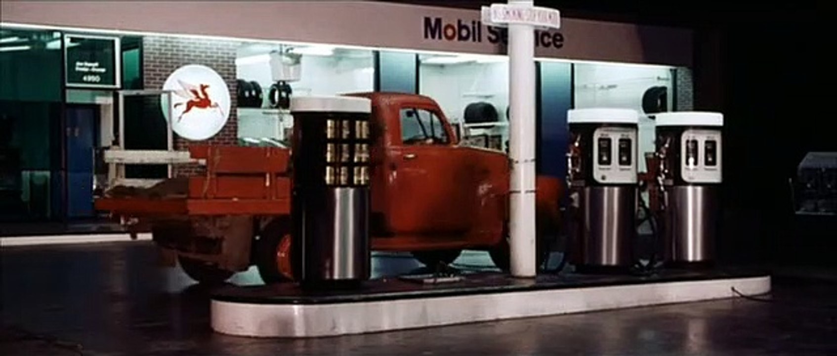 Messiah of Evil - Gas Station Scene