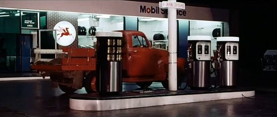 Messiah of Evil - Gas Station Scene