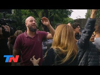 Cruces frente a la Embajada de Venezuela