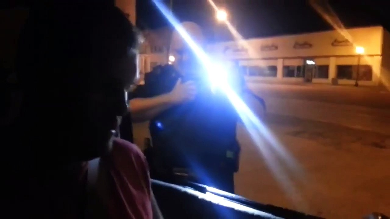 POLICE OFFICER GOES BALISTIC WHEN CONFRONTING CITIZEN WHO KNOWS THE LAW