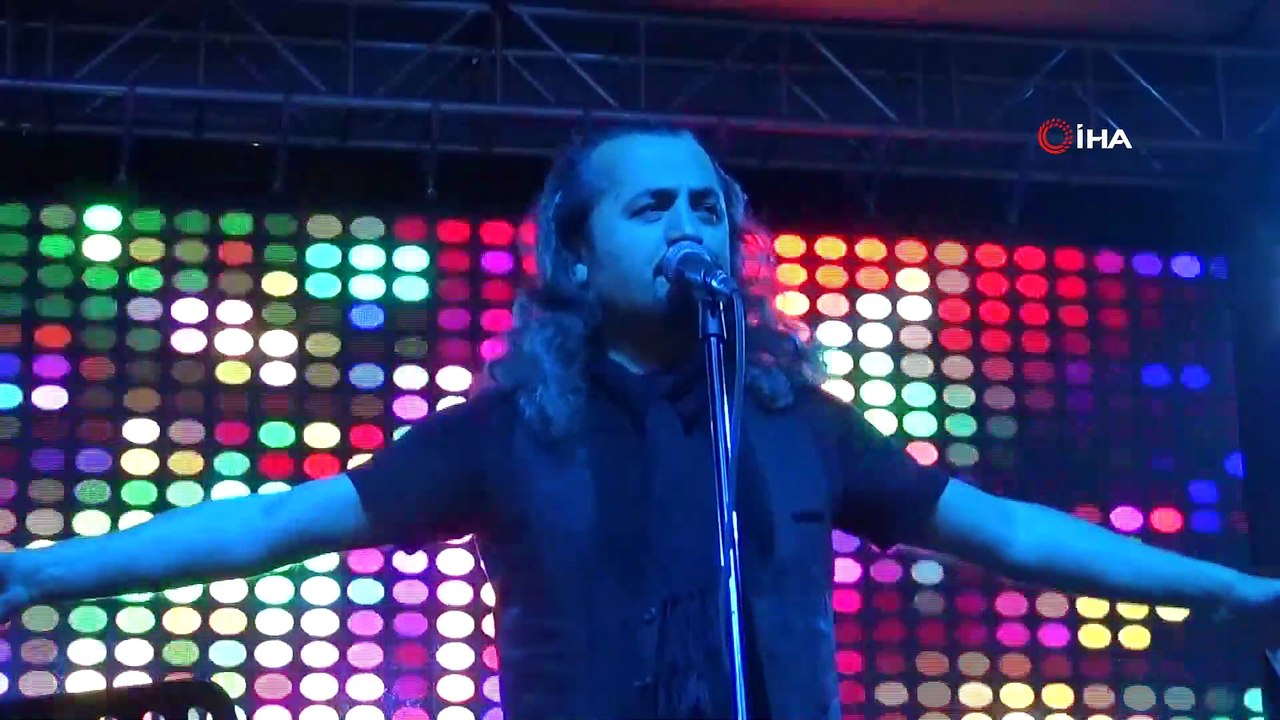 - Üniversiteliler Savaş Korkmaz konseriyle coştu