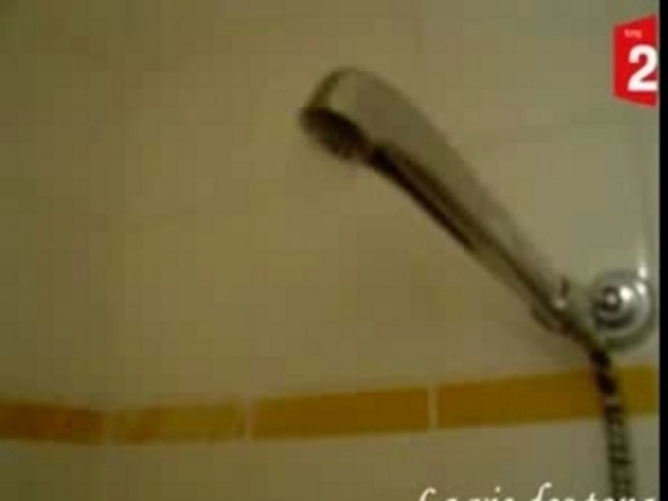 Teletong - La vie des tongs - La douche