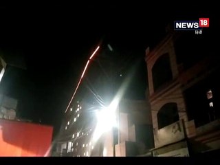 शॉर्ट सर्किट के बाद बिजली के तारों से आग के साथ बरसने लगे शोले